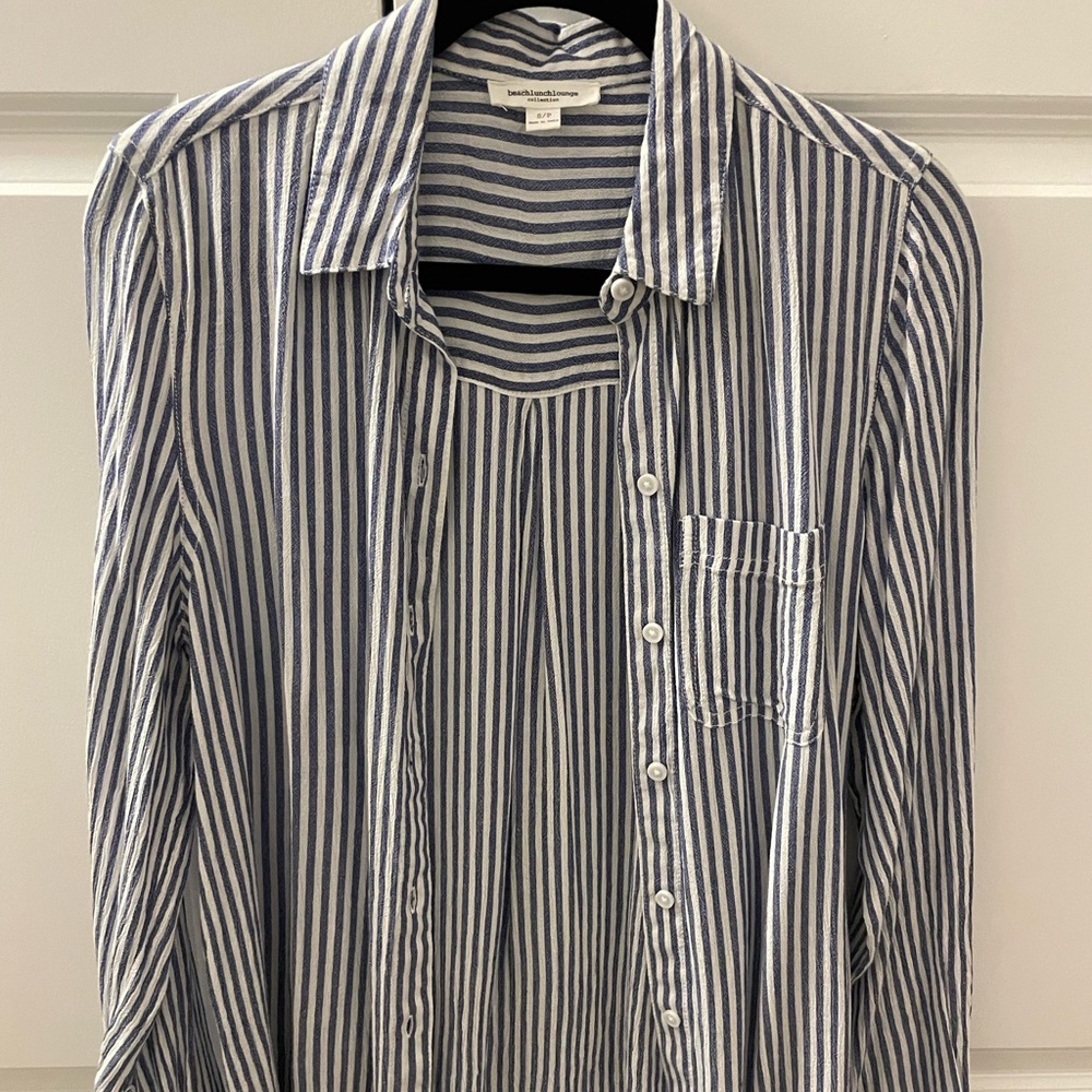 Beach lunch lounge white and blue stripped shirt